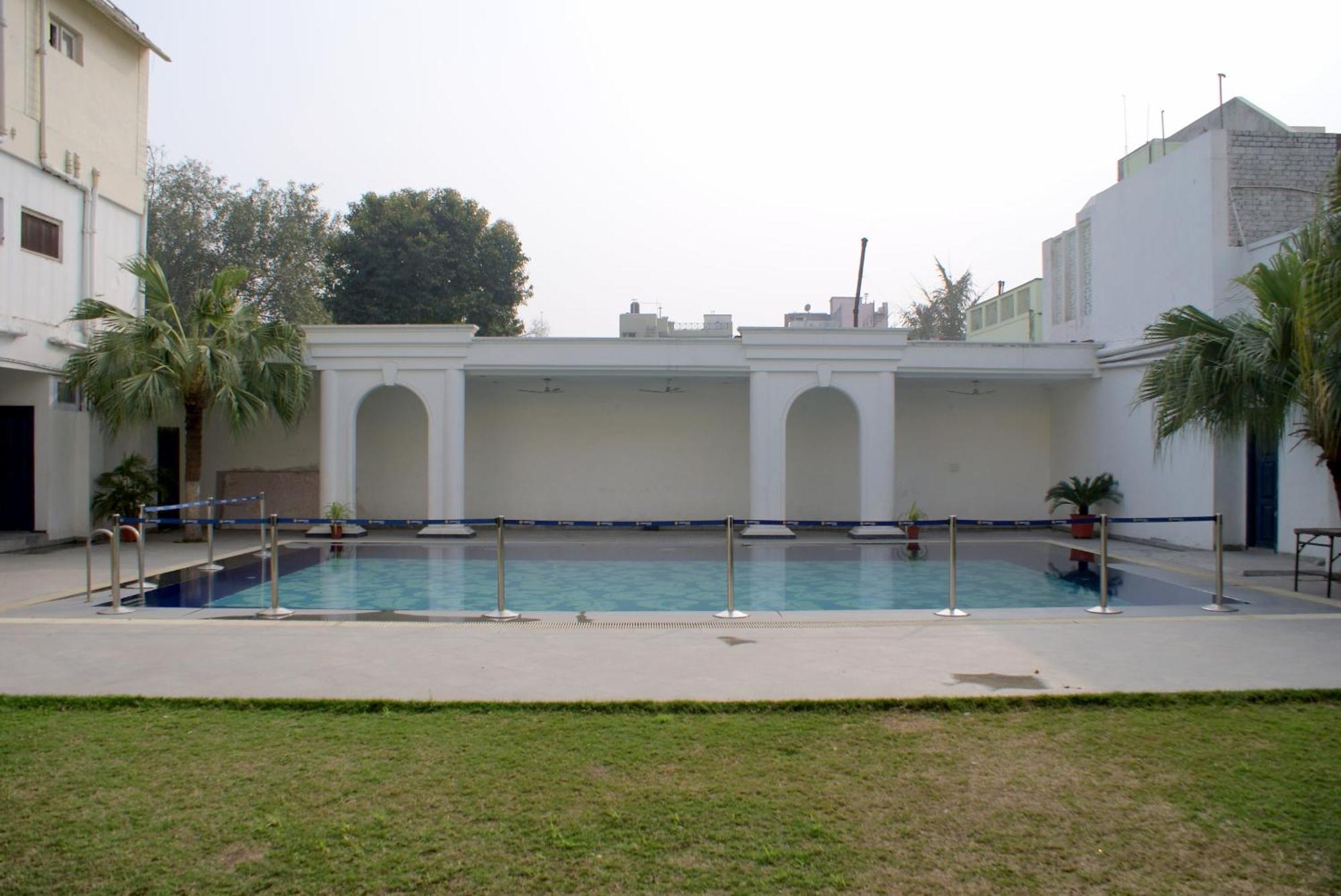 Ritz Plaza Hotel Amritsar Exterior photo