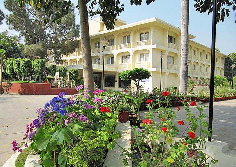 Ritz Plaza Hotel Amritsar Exterior photo